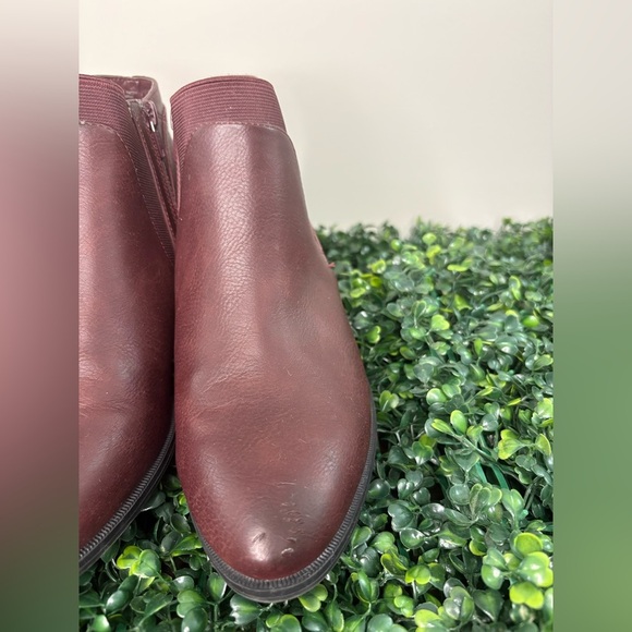 Simply Vera Vera Wang Red Ankle Booties Sleek Design - Picture 3 of 8